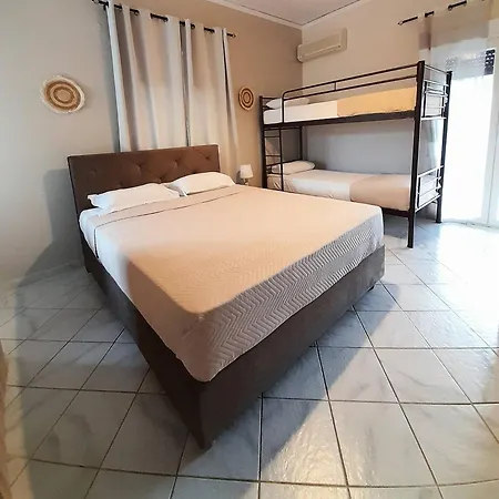 Aggeliki アパート ニキアナ